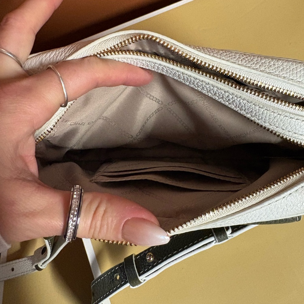 Michael Kors Green and White Crossbody Bag - Picture 13 of 16